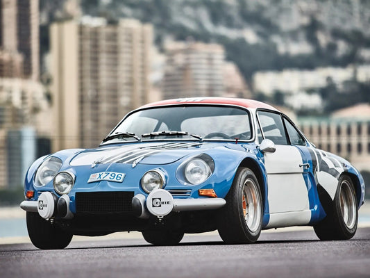 Photo Alpine A110 1800 Groupe 4 de compétition dans sa livrée de rallye – 15x20
