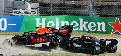 Photo Lewis Hamilton & Max Verstappen – GP d’Italie F1, Crash Monza 2021 – 15×20