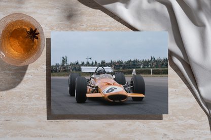 Photo Bruce McLaren – McLaren M7C – Monoplace Formule 1 Grand Prix 1969 – 15×20