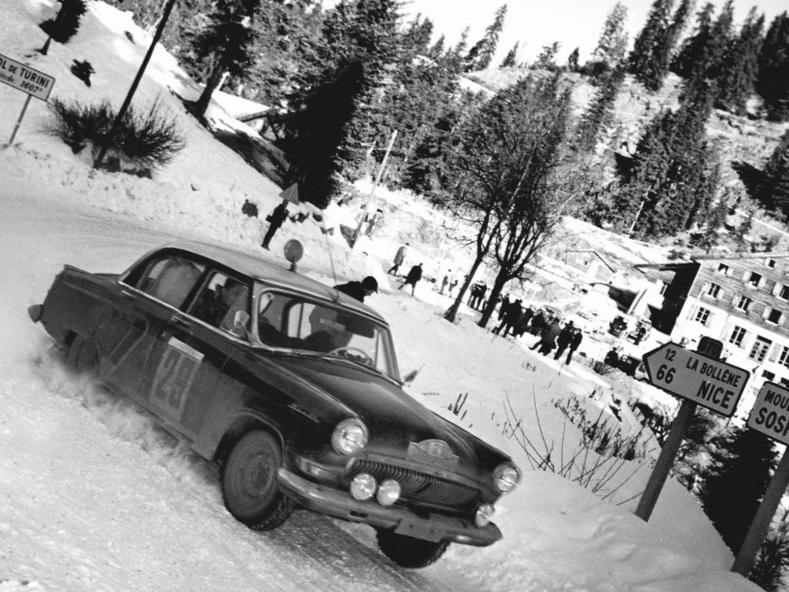 Photo GAZ-21 Volga (ГАЗ-21 Волга) URSS – Rallye Monte-Carlo 1964 – Neige – 15×20