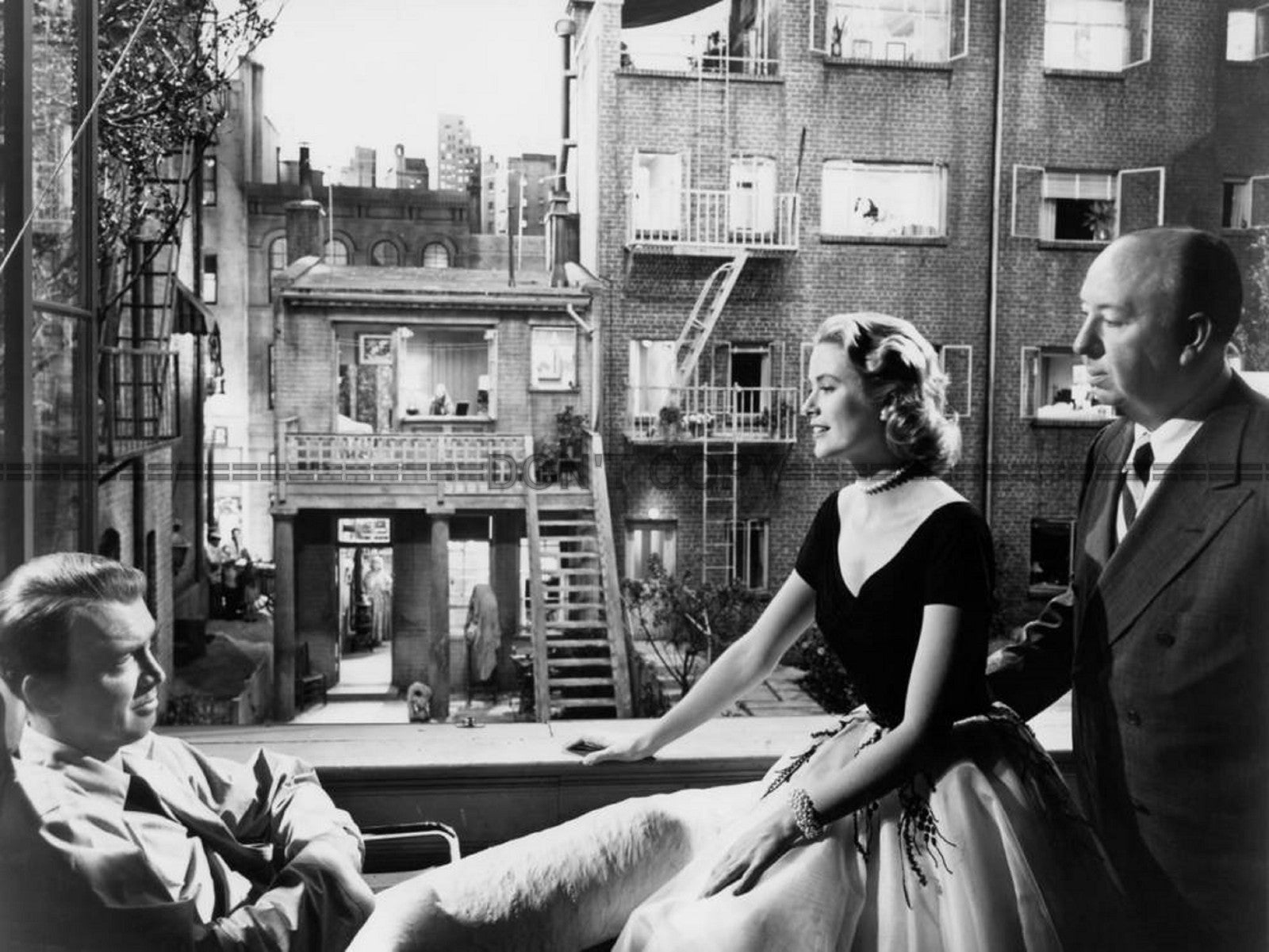 Photo Grace Kelly – Fenêtre sur cour (1954) – Scène Cinéma A. Hitchcock – 15×20