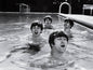 Photo The Beatles s'amusant dans une piscine à Miami Beach en 1964 - 15 x 20