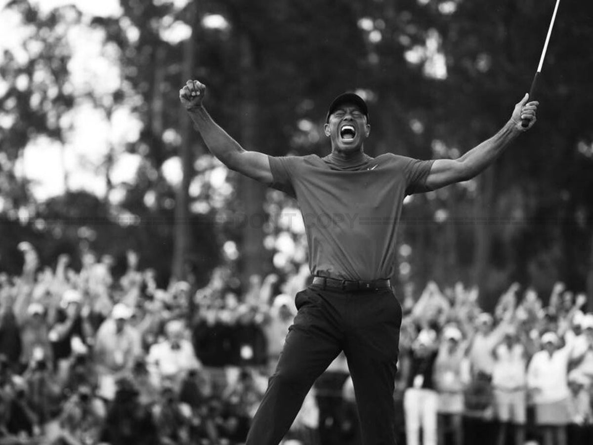 Photo Tiger Woods célébrant sa victoire au Masters d'Augusta en 2019 - 15 x 20