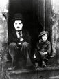 Photo Charlie Chaplin & Jackie Coogan - The Kid (1921) - Noir et blanc - 15x20
