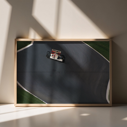 Photo Ayrton Senna – McLaren en pleine trajectoire – Pilotage de légende – 15×20