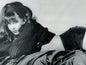 Photo Sophie Marceau au début de sa carrière allongée sur le ventre - 15×20