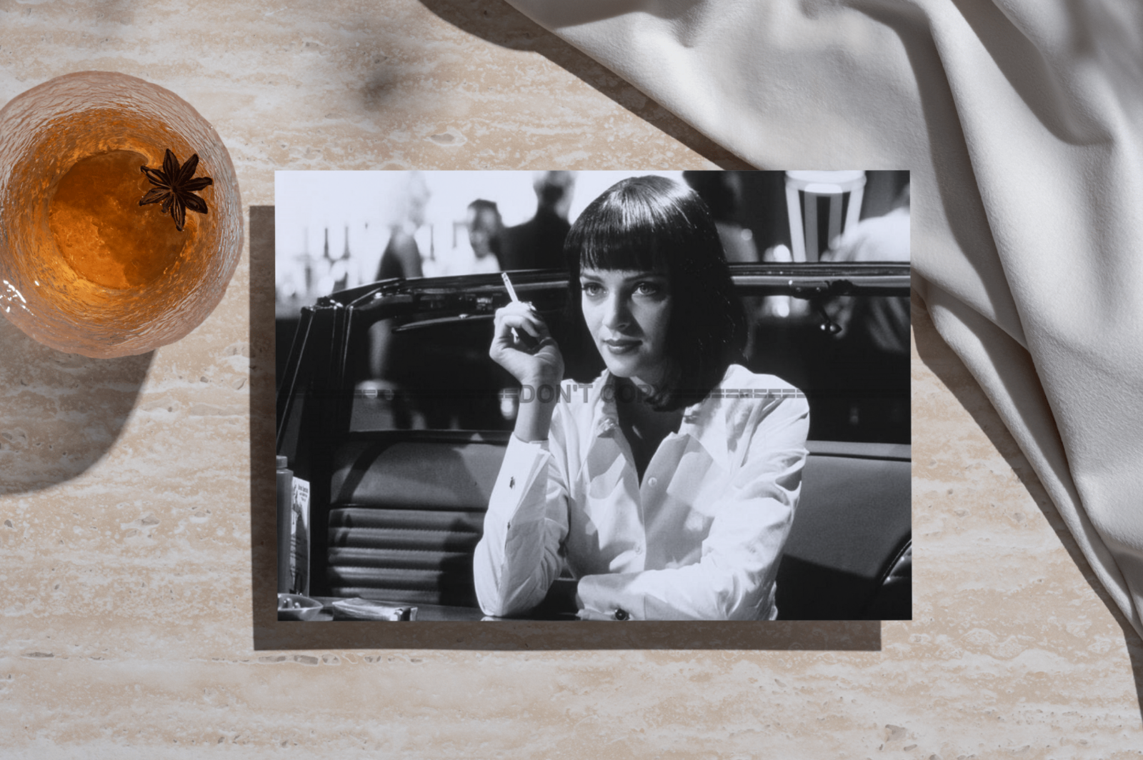 Photo Uma Thurman – Pulp Fiction (1994) – Café, Cigarette – Noir & Blanc - 15x20