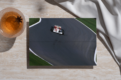 Photo Ayrton Senna – McLaren en pleine trajectoire – Pilotage de légende – 15×20