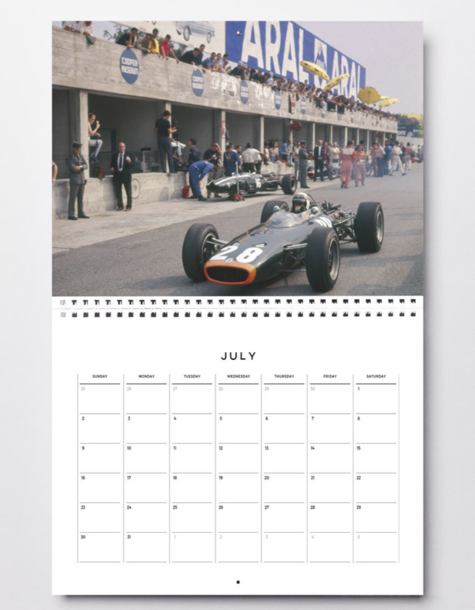 Photo Jackie Stewart – L’élégance du Champion – Stands Circuit de Monza – 15×20