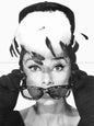 Photo Audrey Hepburn - Holly Golightly dans Diamants sur canapé en 1961 - 15x20