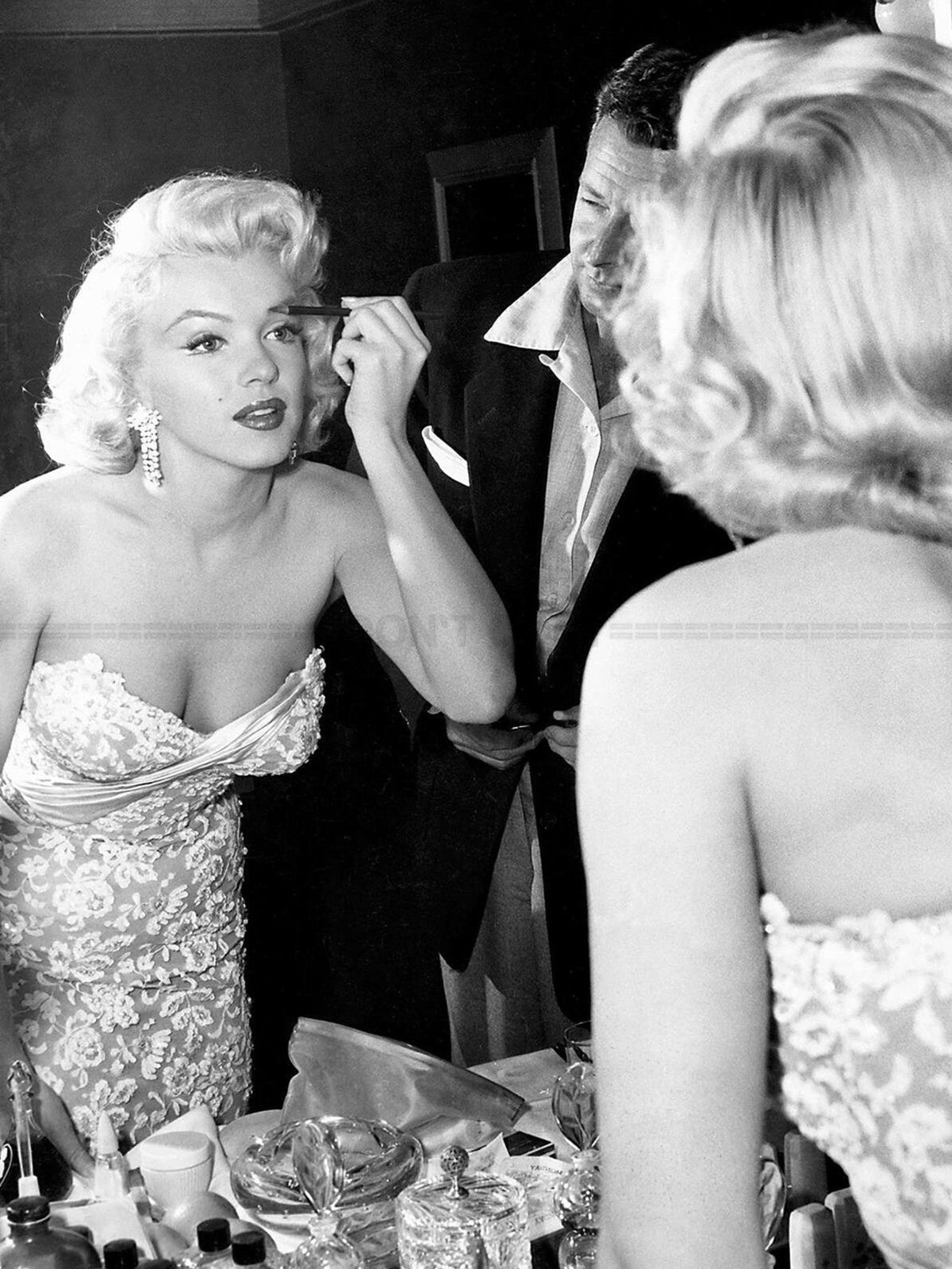Photo Marilyn Monroe devant un miroir avec son maquilleur Allan Snyder - 15x20