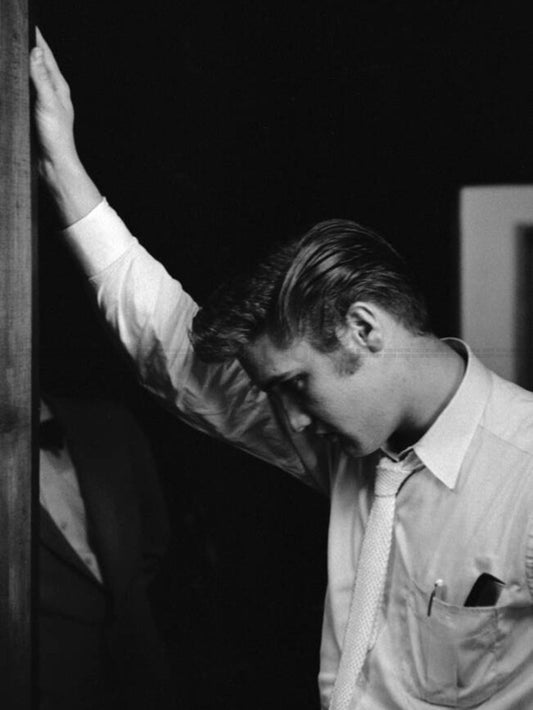 Photo Elvis Presley « Nostalgique Elvis Presley » en coulisses en 1956 - 15 x 20