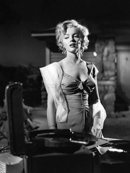 Photo Marilyn Monroe - Rose Loomis dans Niagara (1953) - Noir et blanc - 15x20