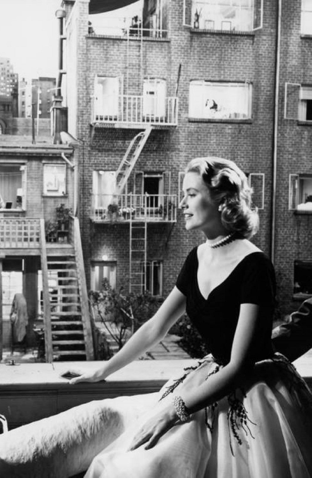Photo Grace Kelly – Fenêtre sur cour (1954) – Scène Cinéma A. Hitchcock – 15×20