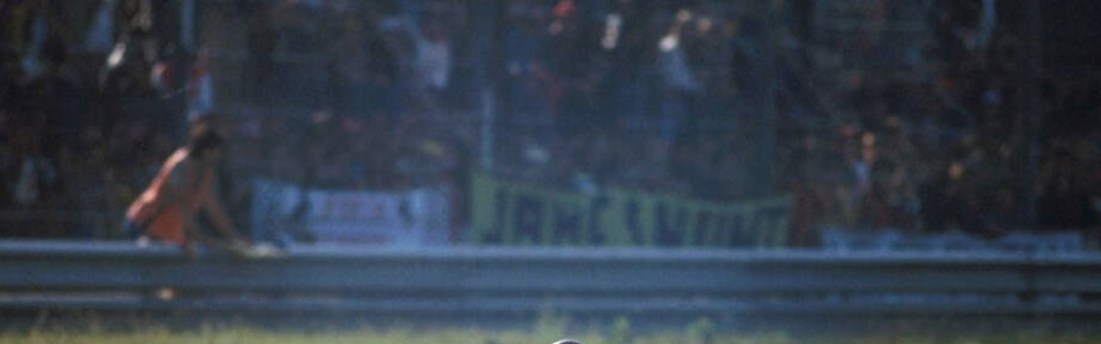 Photo Niki Lauda – Ferrari Formule 1 1977 – Légende du sport automobile – 15×20