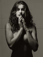 Photo Laetitia Casta les mains jointes à New York City en 1996 - 15x20