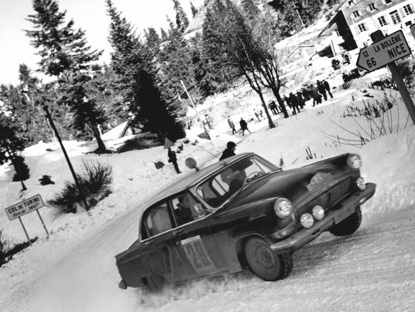 Photo GAZ-21 Volga (ГАЗ-21 Волга) URSS – Rallye Monte-Carlo 1964 – Neige – 15×20