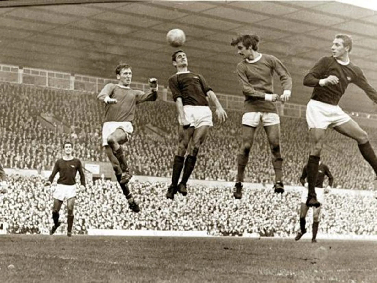 Photo Manchester United & d'Arsenal à Old Trafford, le 07 octobre 1967 - 15 x 20