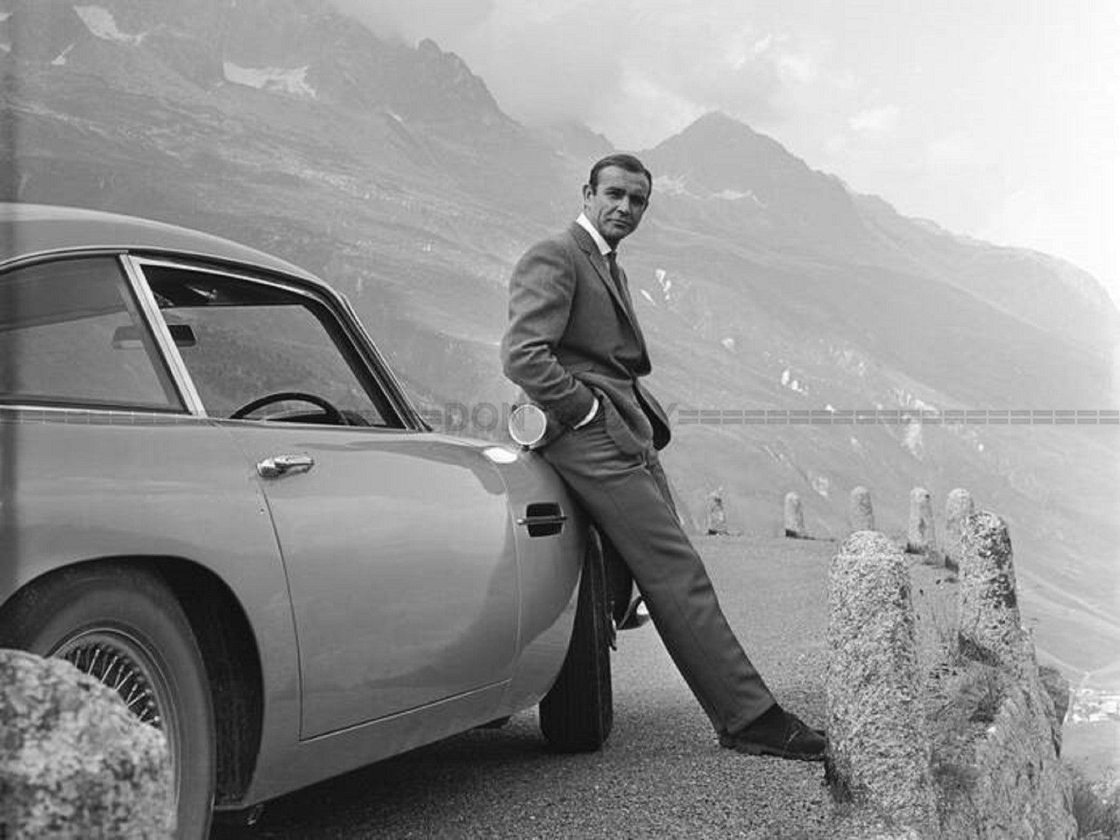 Photo Encadrée Sean Connery - Aston Martin DB5 - Goldfinger 1964 - Cadre - 15×20