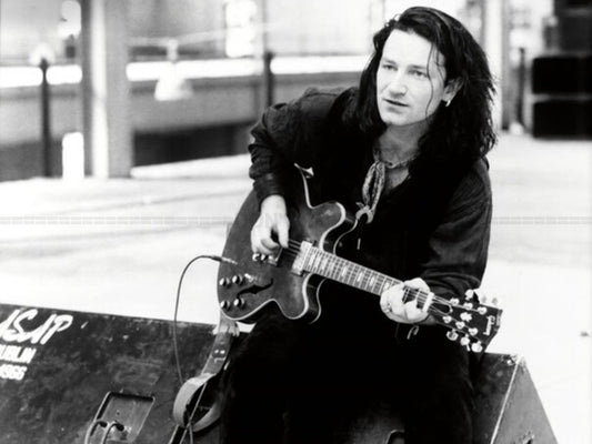 Photo Bono lors du tournage du film documentaire Rattle and Hum, 1988 - 15 x 20