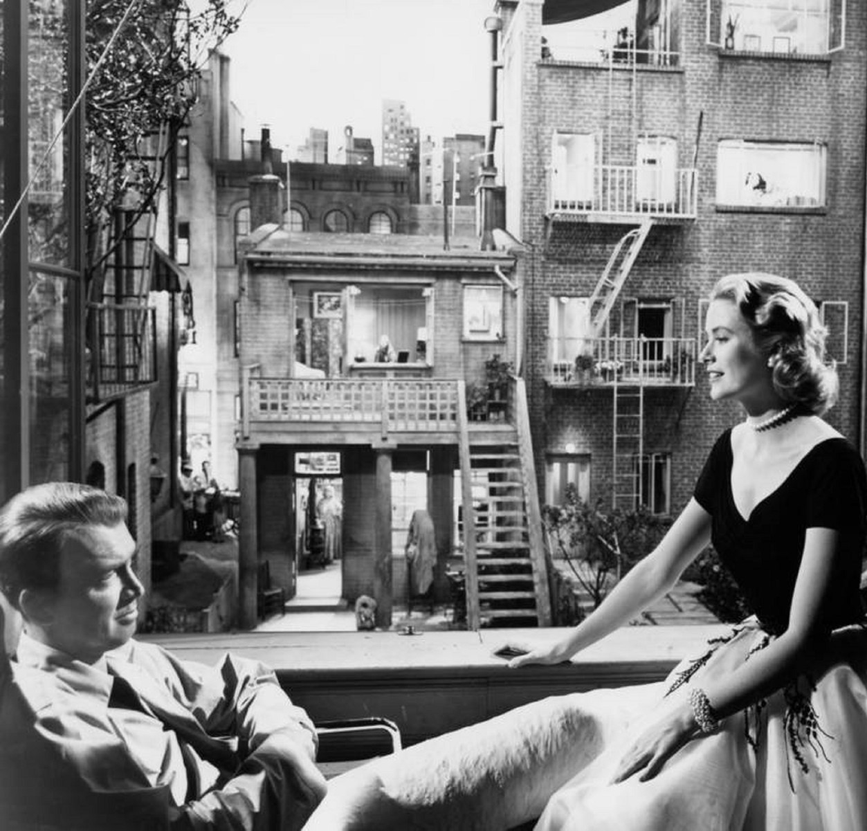 Photo Grace Kelly – Fenêtre sur cour (1954) – Scène Cinéma A. Hitchcock – 15×20