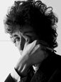 Photo Bob Dylan «Thumb in Eye» avec sa cigarette se frotte l'œil, 1965 - 15 x 20
