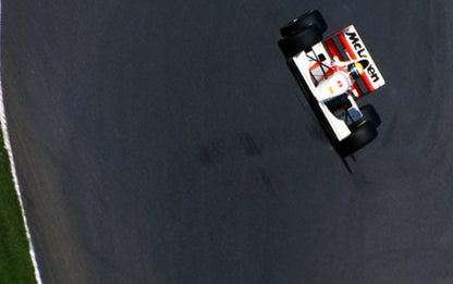 Photo Ayrton Senna – McLaren en pleine trajectoire – Pilotage de légende – 15×20