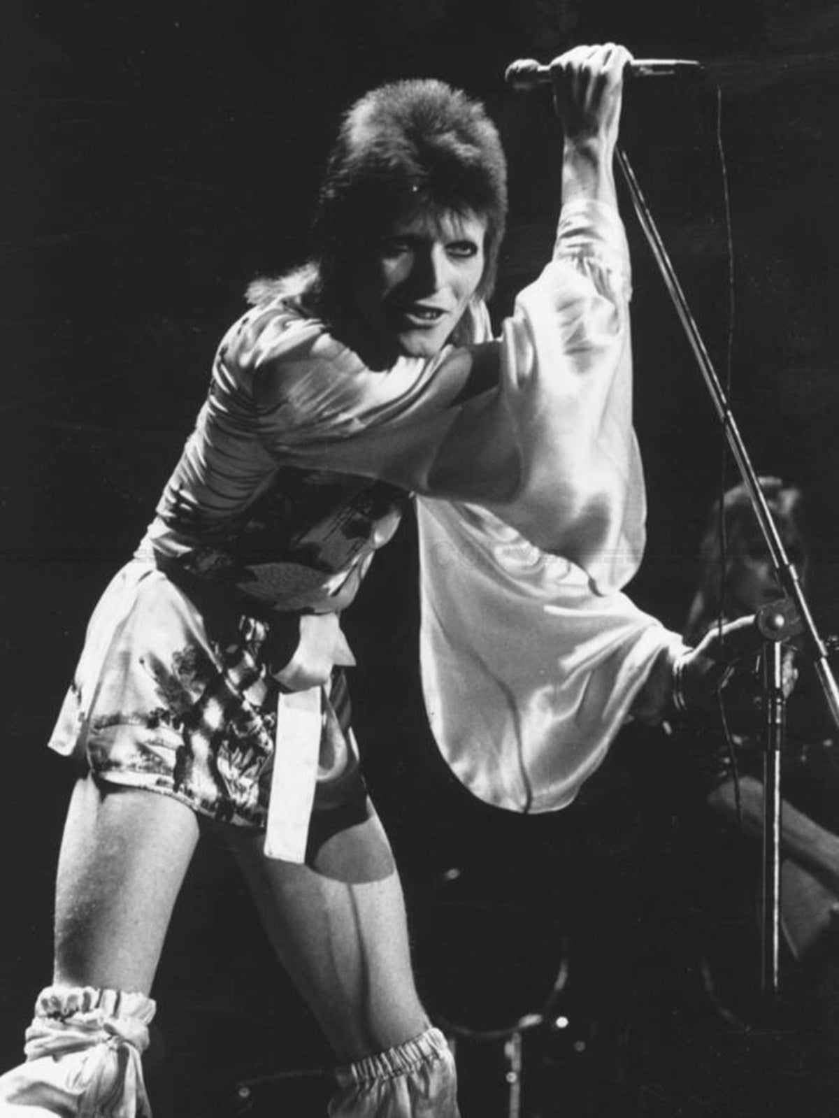 Photo David Bowie incarnant Ziggy Stardust lors de sa tournée en 1973 - 15 x 20