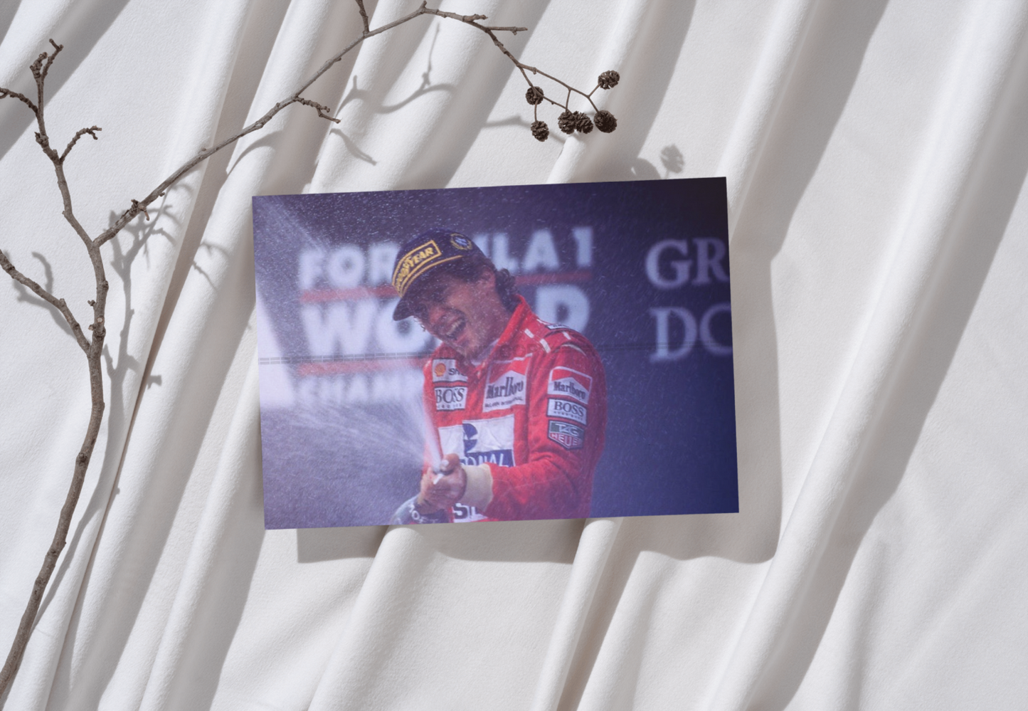 Photo Ayrton Senna – Victoire à domicile – Joie et Champagne au Brésil – 15×20