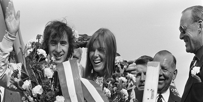 Photo Jackie Stewart – Matra – Vainqueur GP F1 Zandvoort (1969) – Podium – 15×20
