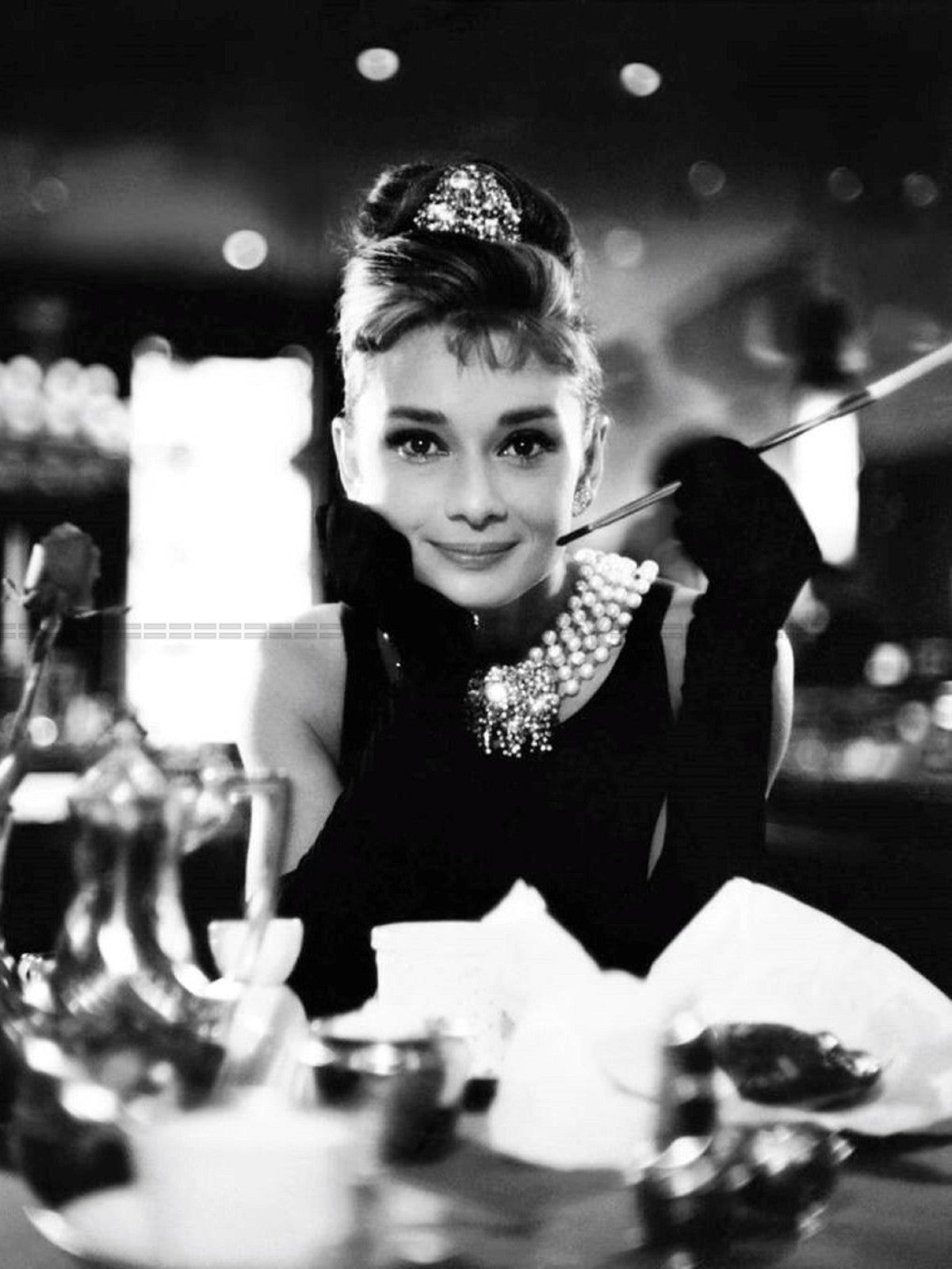 Photo Audrey Hepburn - Diamants sur canapé (1961) - Noir et blanc - 15×20