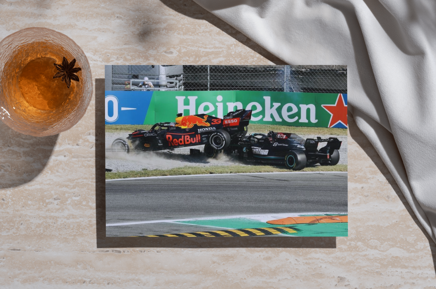 Photo Lewis Hamilton & Max Verstappen – GP d’Italie F1, Crash Monza 2021 – 15×20