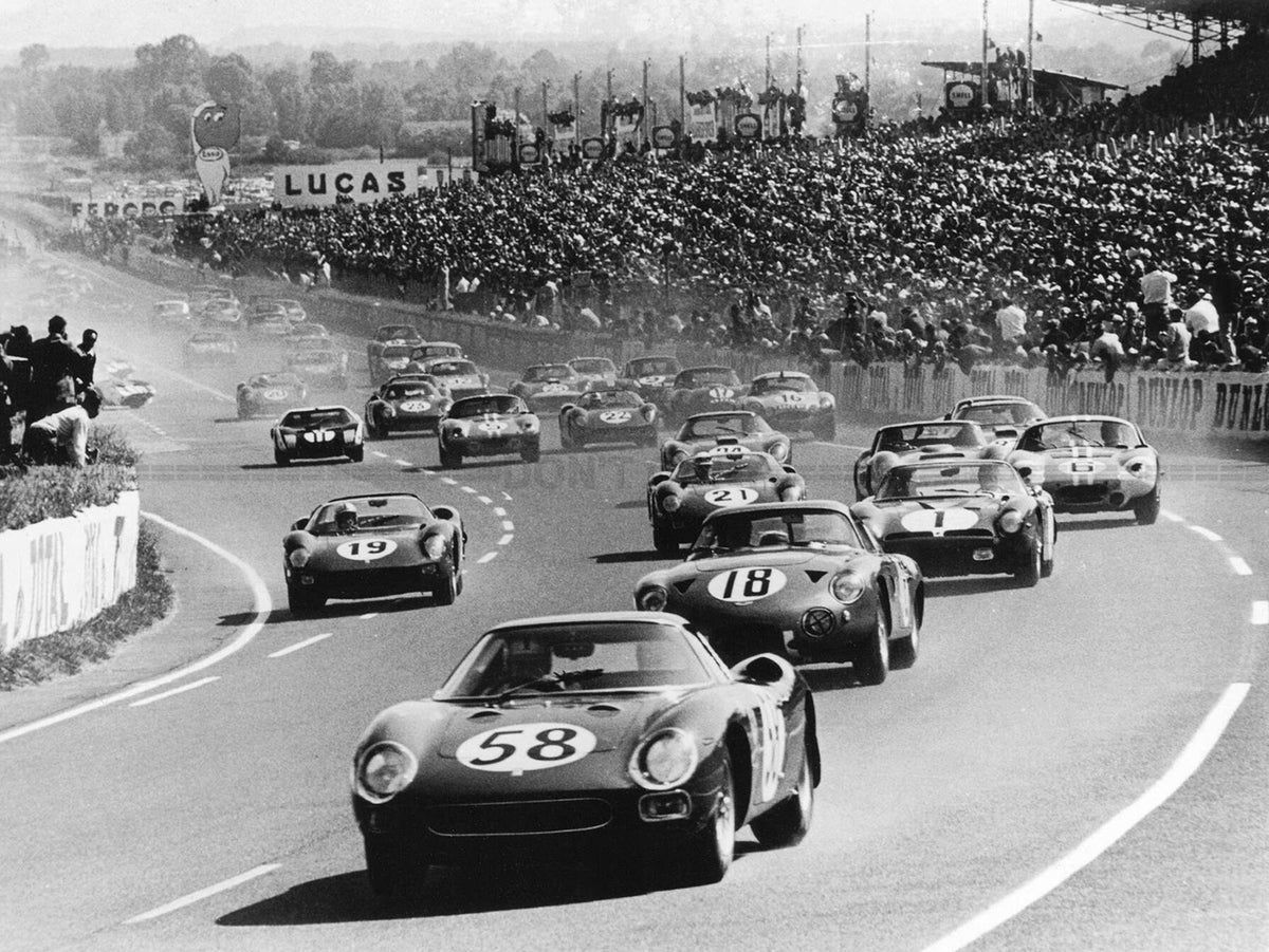 Photo David Piper en tête du peloton - 24 Heures du Mans de 1964 - 15 x 20
