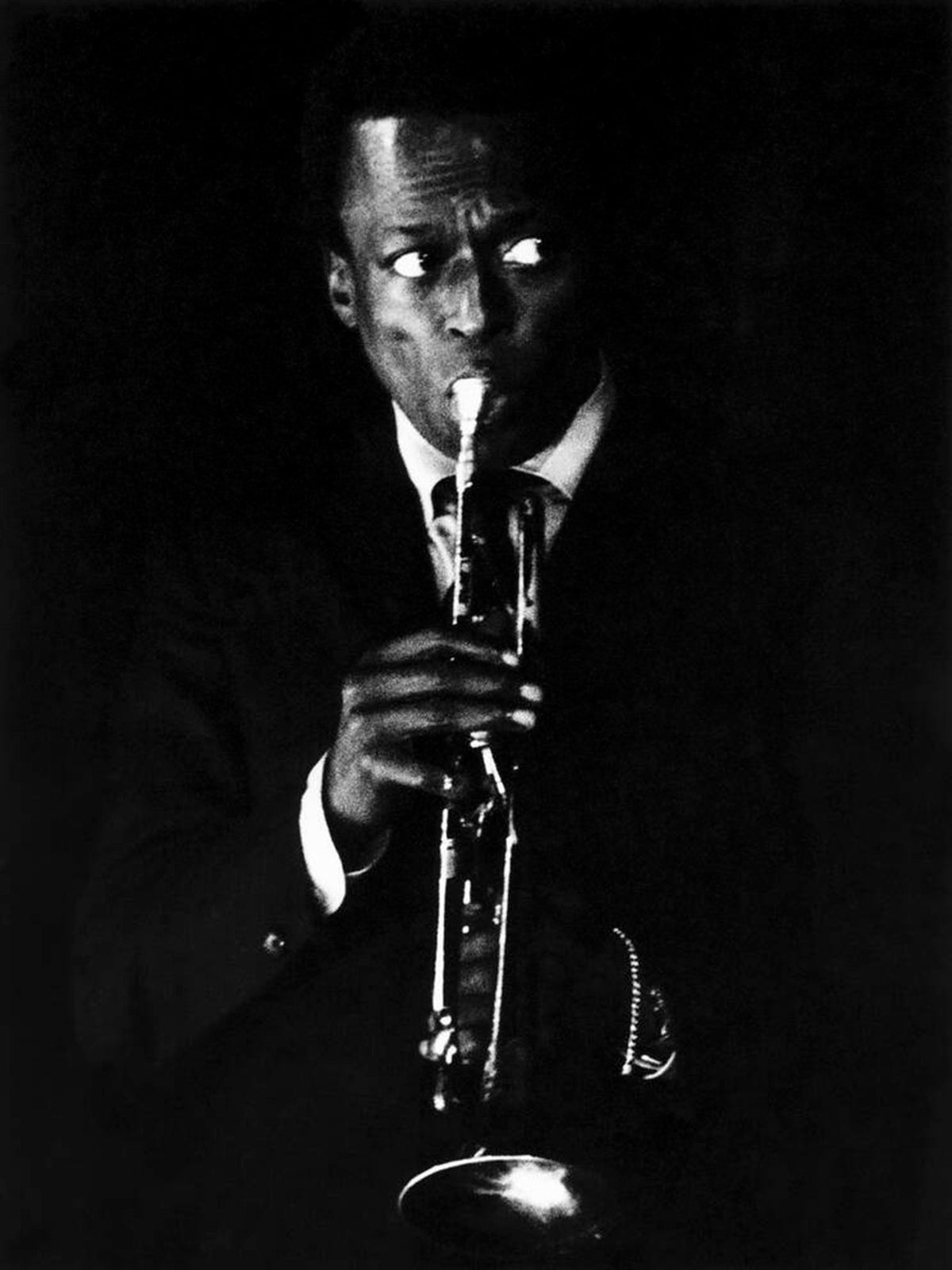 Photo Miles Davis lors d'un concert à la Salle Pleyel à Paris en 1967 - 15 x 20