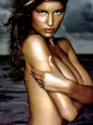 Photo Laetitia Casta en extérieur, au bord de l'eau - Couleur - 15x20