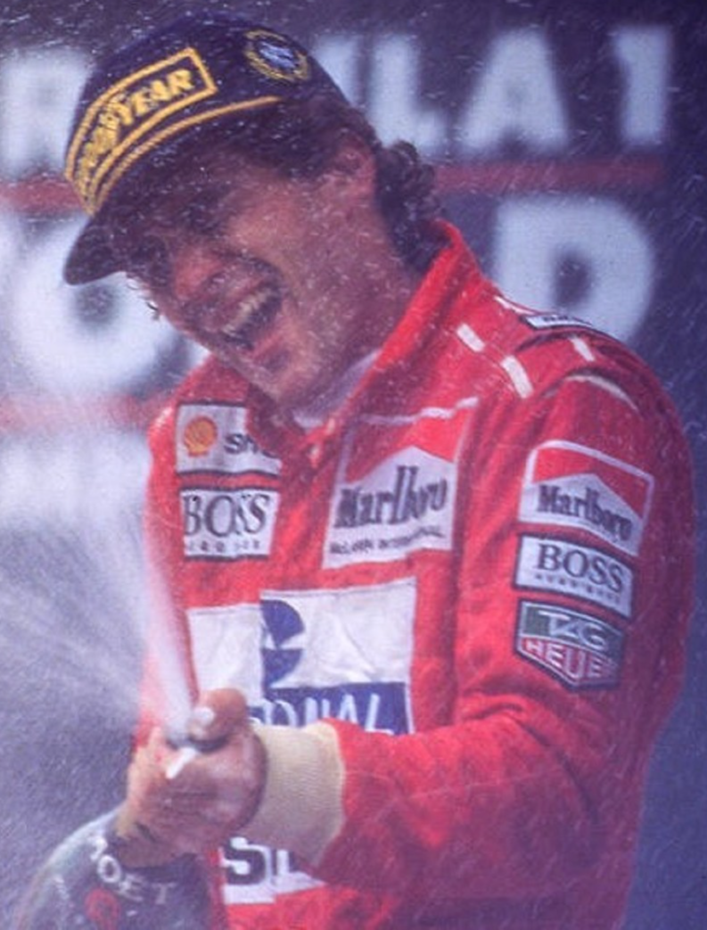 Photo Ayrton Senna – Victoire à domicile – Joie et Champagne au Brésil – 15×20