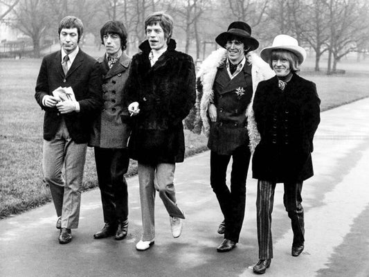 Photo The Rolling Stones lors d'une promenade à Green Park en 1967 - 15 x 20