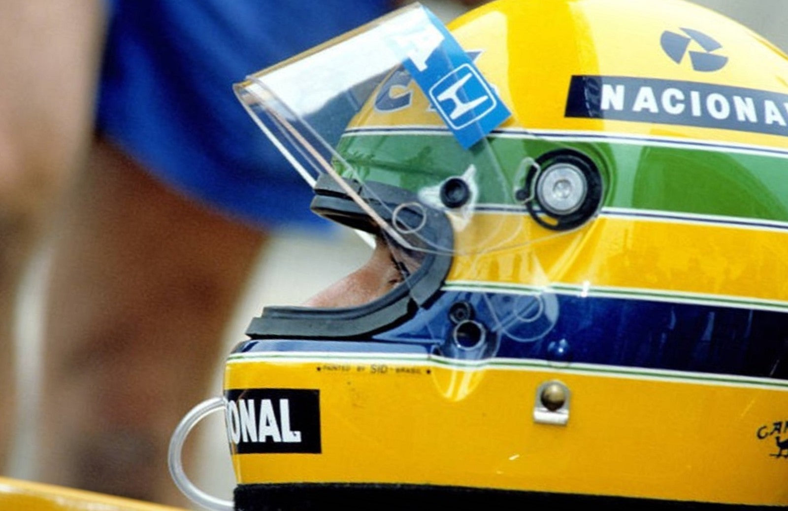 Photo Encadrée Ayrton Senna – Casque iconique Nacional – F1 Jerez (1987) – 15×20