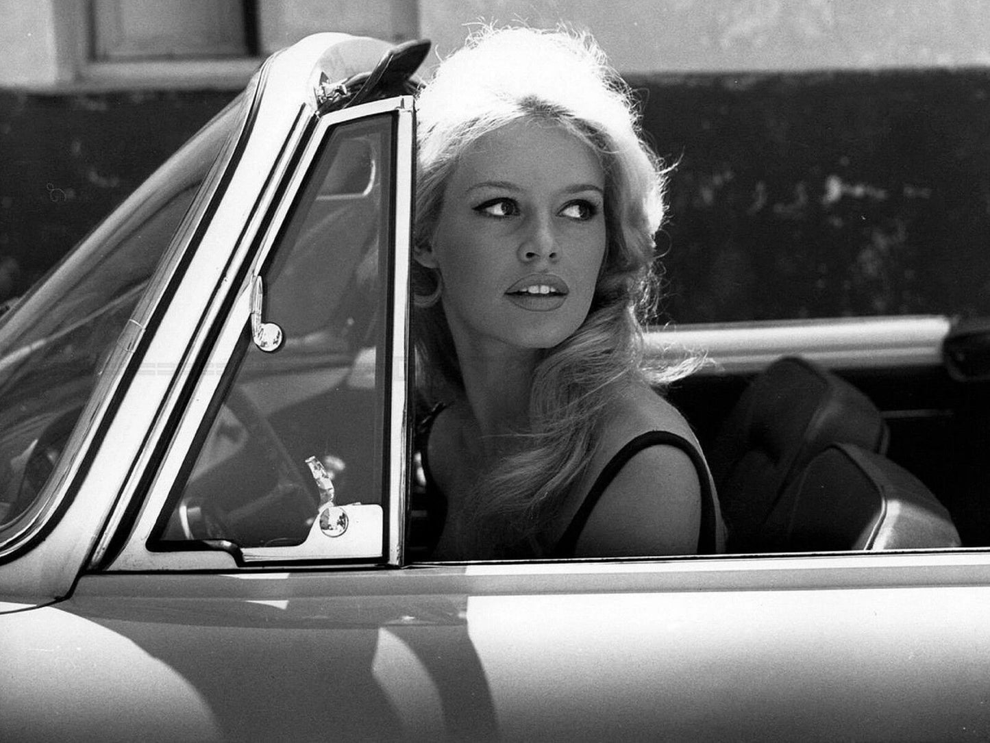 Photo Encadrée Brigitte Bardot - Noir et blanc - (Cadre Bois Blanc) - 15×20