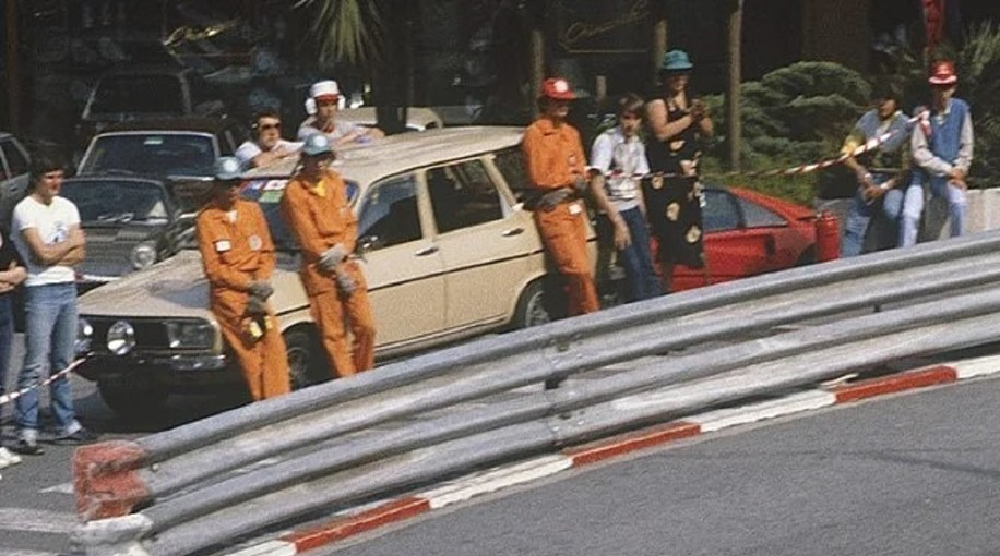 Photo Gilles Villeneuve – GP de Monaco (1981) – Victoire F1 Ferrari n°27 – 15×20