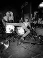 Photo Kurt Cobain en plein concert avec son groupe de rock Nirvana - 15 x 20
