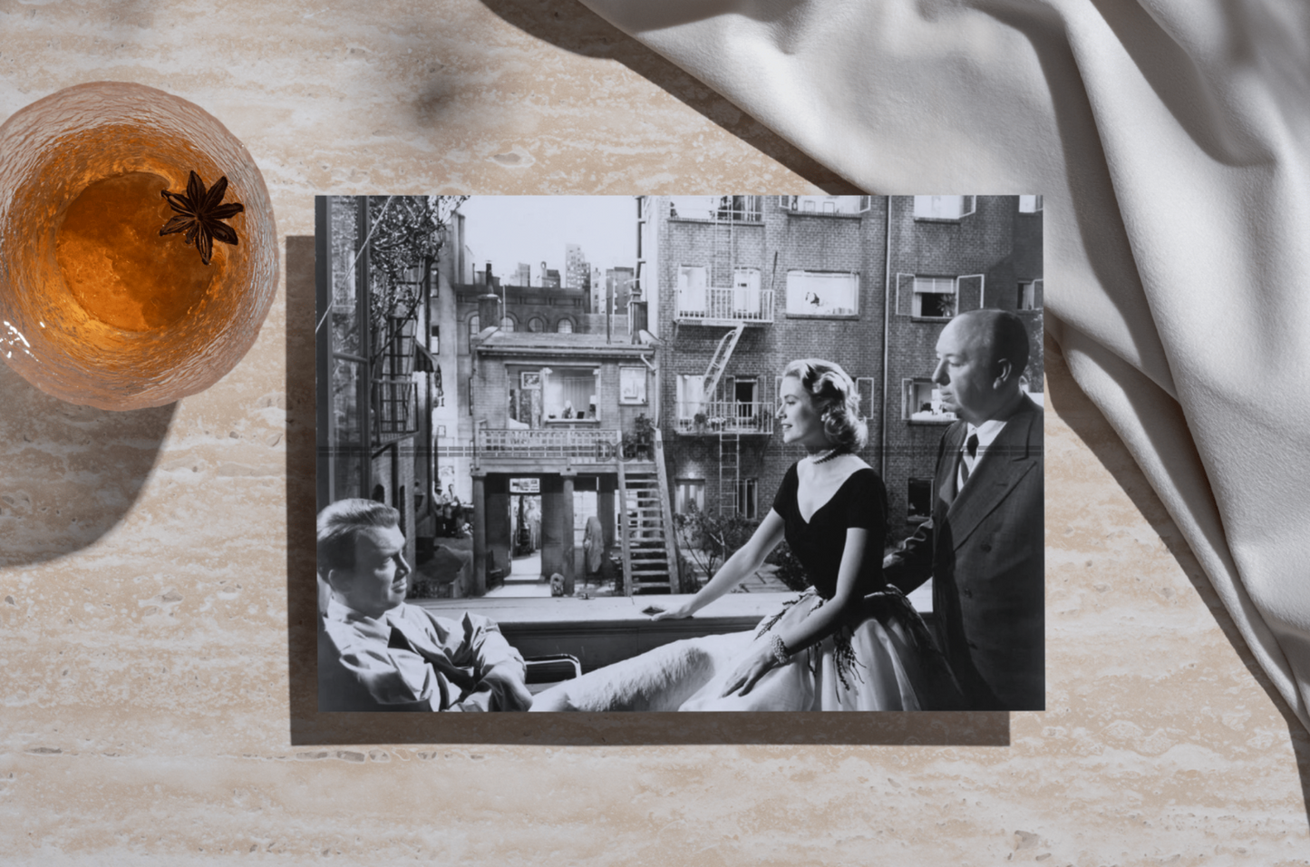 Photo Grace Kelly – Fenêtre sur cour (1954) – Scène Cinéma A. Hitchcock – 15×20