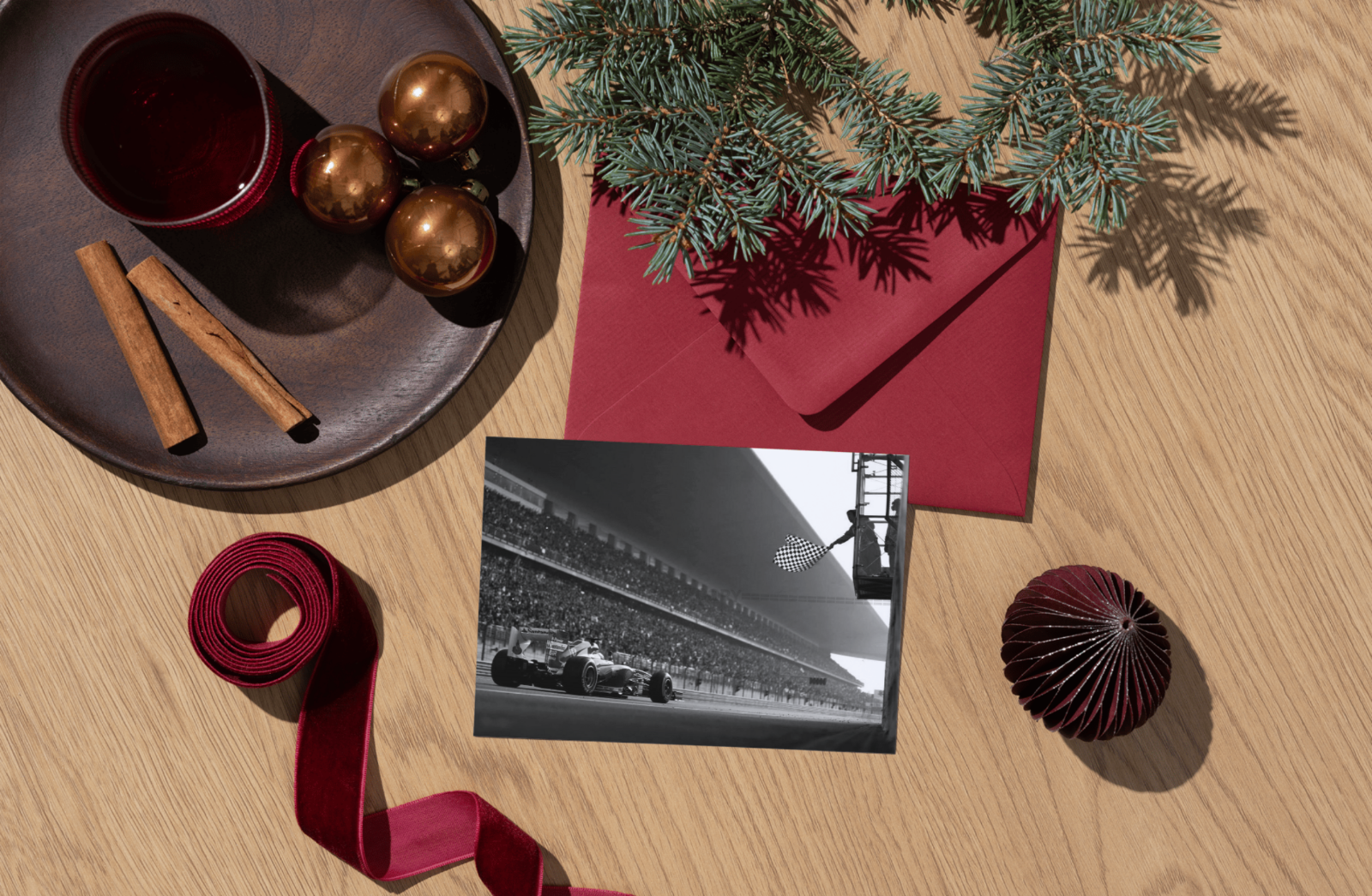 Photo Fernando Alonso – Ferrari F1 – Ligne d'Arrivée et Drapeau à Damier – 15×20