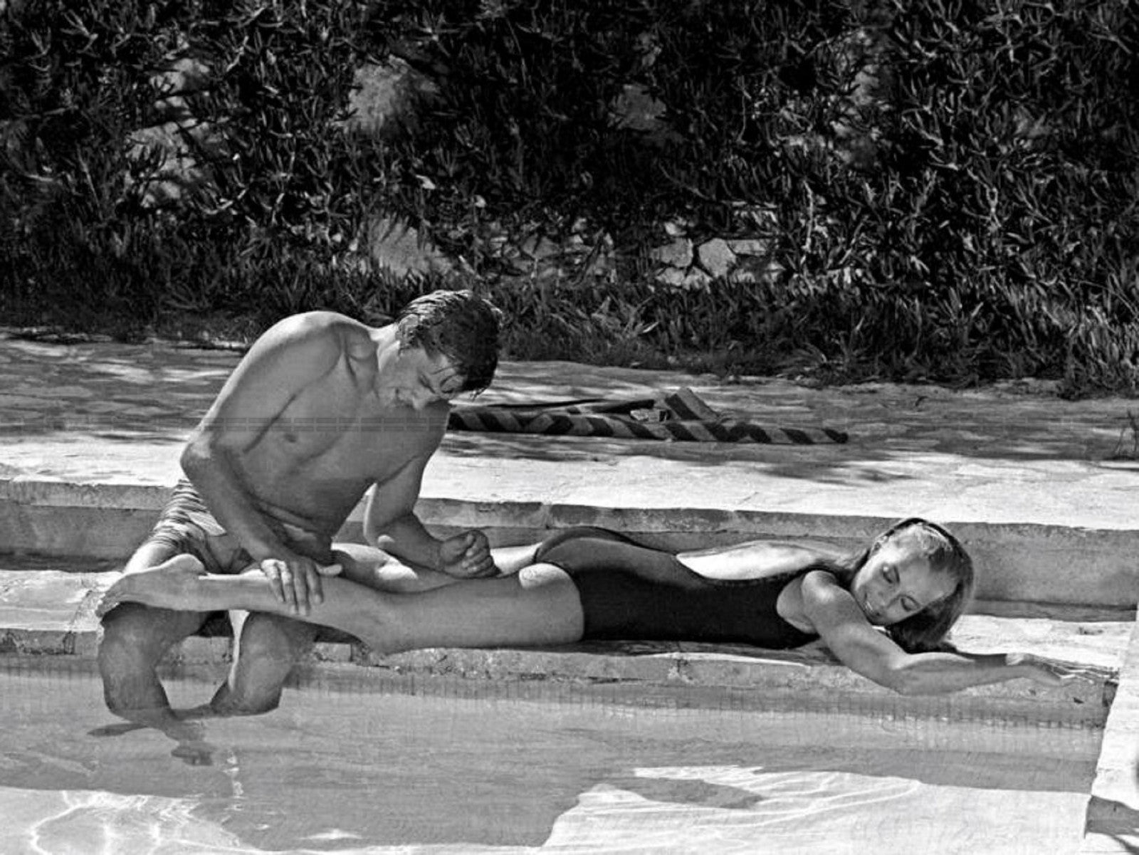 Photo Romy Schneider et Alain Delon - La Piscine (1969) - Noir et blanc - 15×20