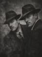 Tirage photo artistique – Duo masculin style film noir – Portrait rétro – 15x20
