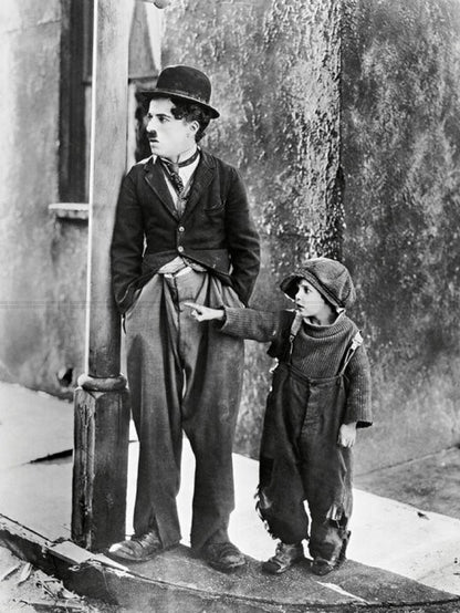 Photo Charlie Chaplin & Jackie Coogan - The Kid (1921) - Noir et blanc - 15x20