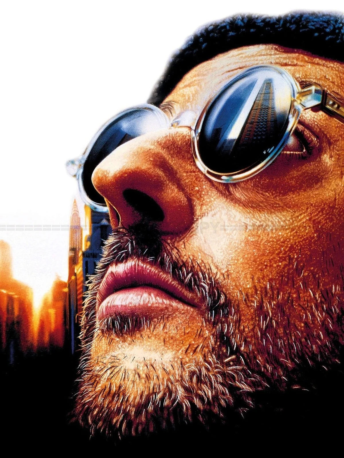 Photo Jean Reno avec ses lunettes emblématiques du film Léon - Couleur - 15x20