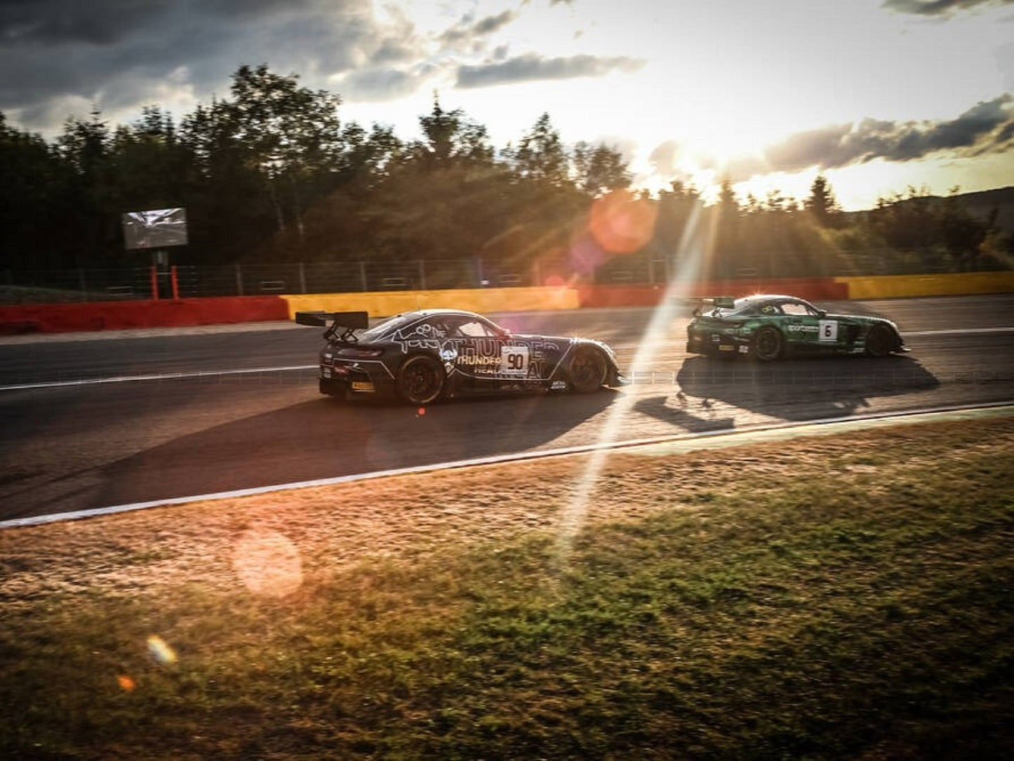 Photo Mercedes-AMG GT3 - Couleur - 15x20