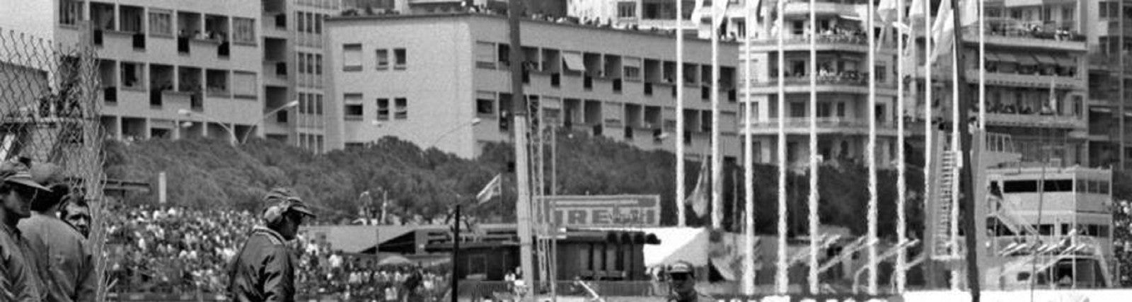 Photo Ayrton Senna – Grand Prix de Monaco (1984) – Virage de la Rascasse – 15×20