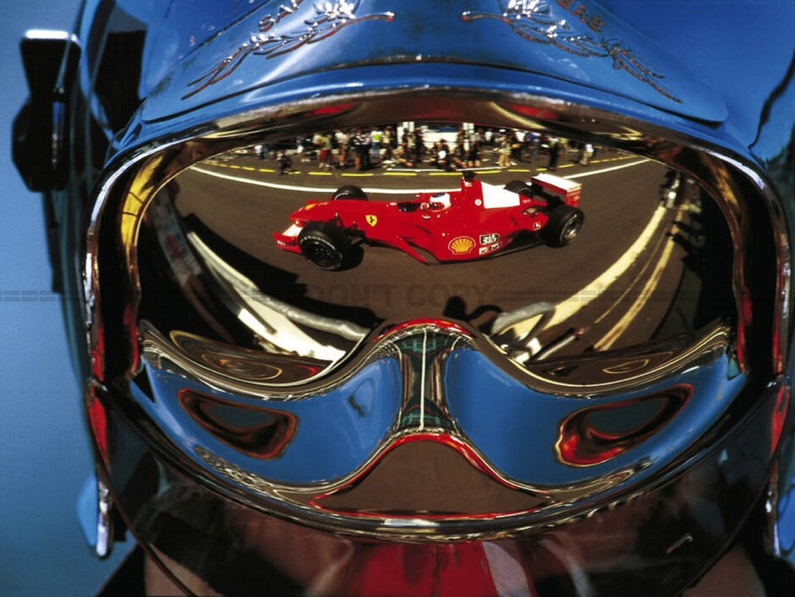 Photo Rubens Barrichello – Ferrari en Miroir - Vue à travers un Casque – 15×20